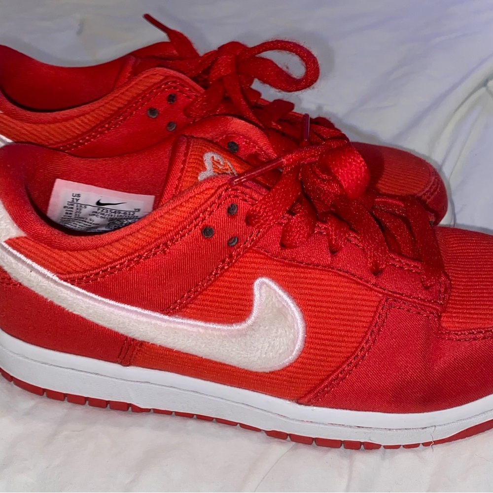 Nike Dunk Low Valentine’s GS Size 1Y
